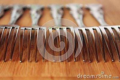 Ð Ð£Ð¡Ð¡ÐšÐ˜Ð™ Ð²Ð¸Ð»ÐºÐ¸ Ð½Ð° ÑÑ‚Ð¾Ð»Ðµ14 / 10000 ÐÐÐ“Ð›Ð˜Ð™Ð¡ÐšÐ˜Ð™ ÐŸÐµÑ€ÐµÐ²ÐµÑÑ‚Ð¸ Ð²GoogleBing forks on the table Stock Photo